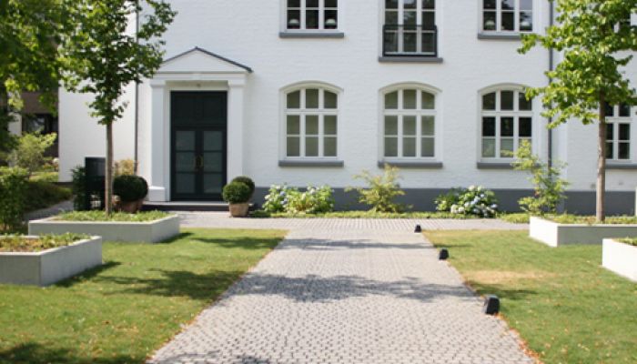 Wohnungsbau Düsseldorf Gartenarchitekt Jörg Baumann Alte Schule Wittlaer Rheinnähe