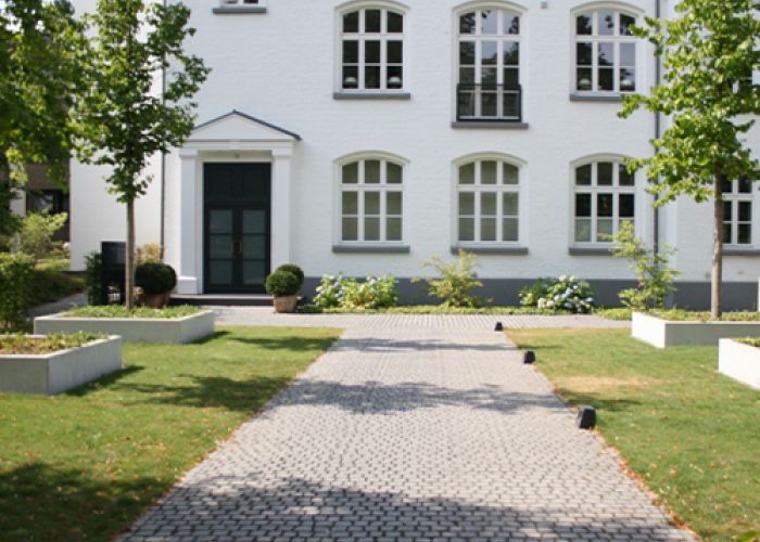 Wohnungsbau Düsseldorf Gartenarchitekt Jörg Baumann Alte Schule Wittlaer Rheinnähe